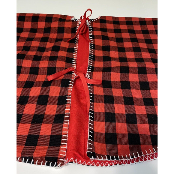 Red Buffalo Check Tie Closure White Hem Stitch 48-inch Christmas Tree Skirt NWOT - Picture 2 of 5